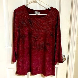 Maroon top with silver beading design, beautiful top, size med, longer top